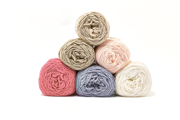 stos materiałów do haftu